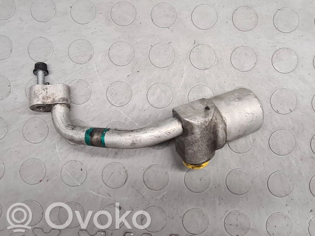 Ilmastointilaitteen putki (A/C)   3443987
