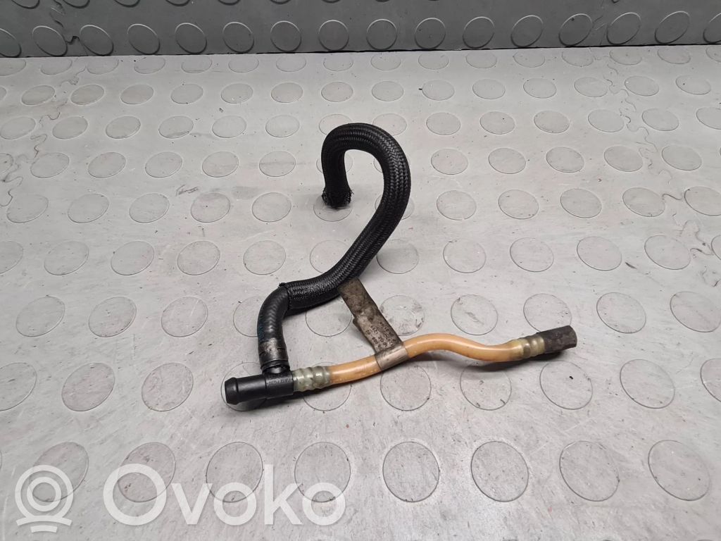 BMW 5 E60 E61 Degvielas caurulīte (-es) 