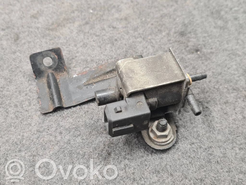 BMW 7 E38 Válvula de vacío 