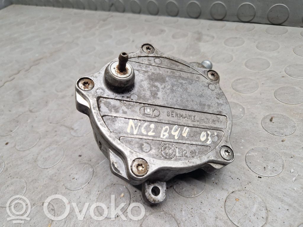 BMW 7 E65 E66 Vacuum pump 