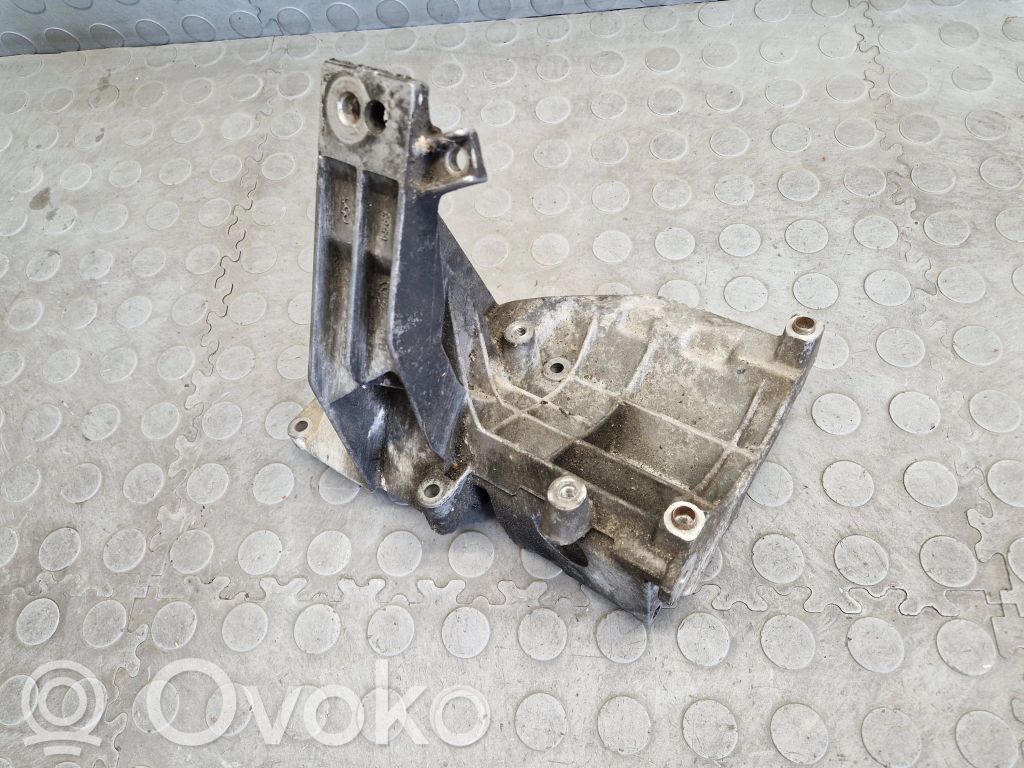 BMW 7 E38 Engine mounting bracket 