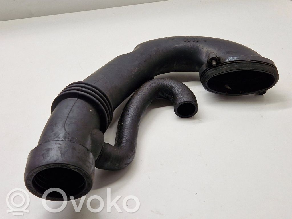 Turboahtimen ilmanoton letku   7786013