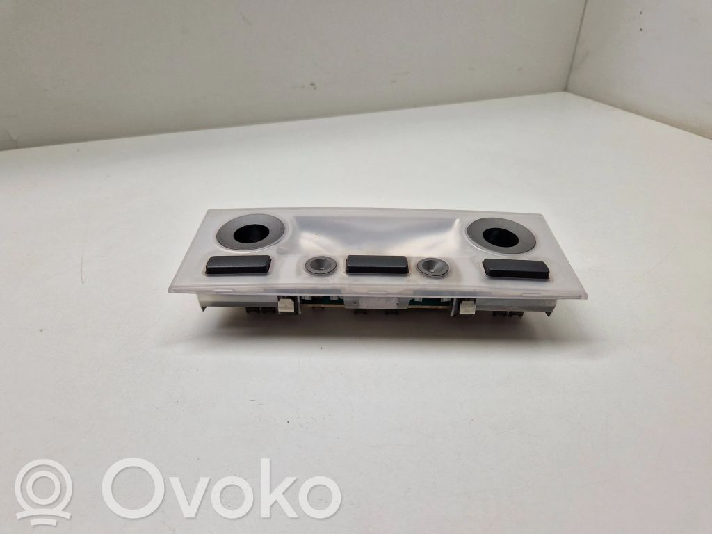 Etuistuimen valo   8379699