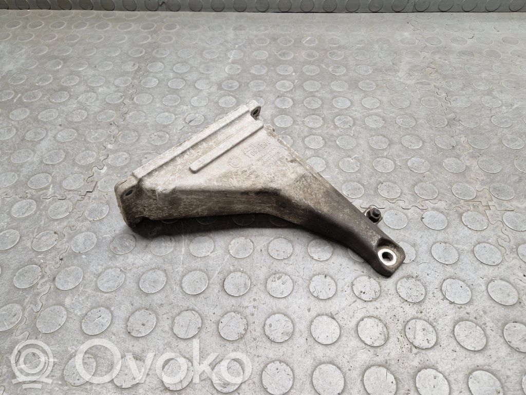 BMW 7 E38 Engine mounting bracket 