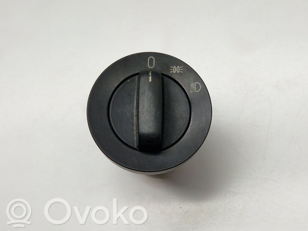Light switch   8352212