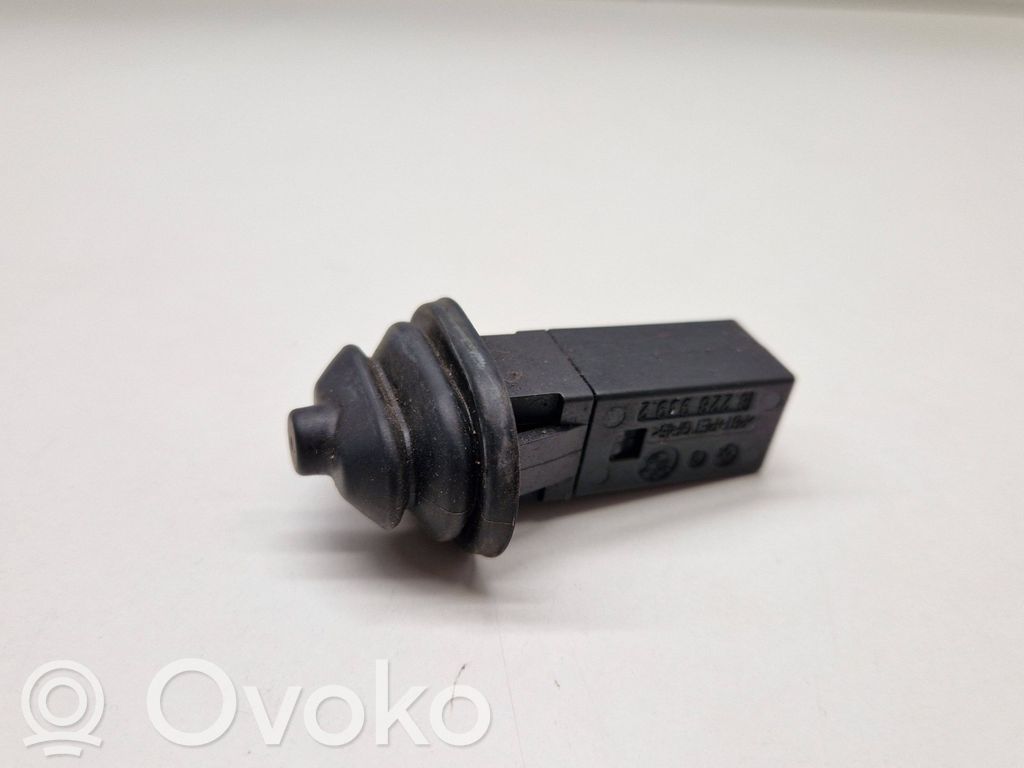 Fuel tank cap lock   8228939