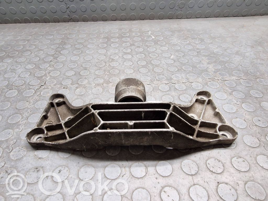 BMW 7 E38 Gearbox mounting bracket 