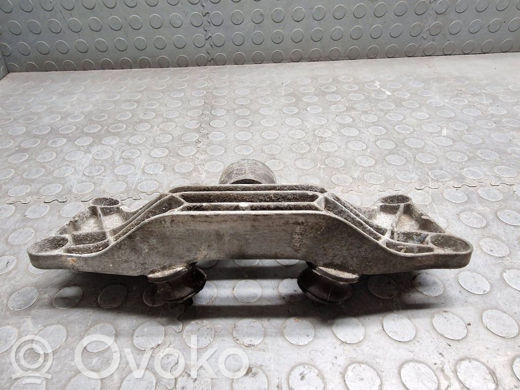 BMW 7 E38 Gearbox mounting bracket 