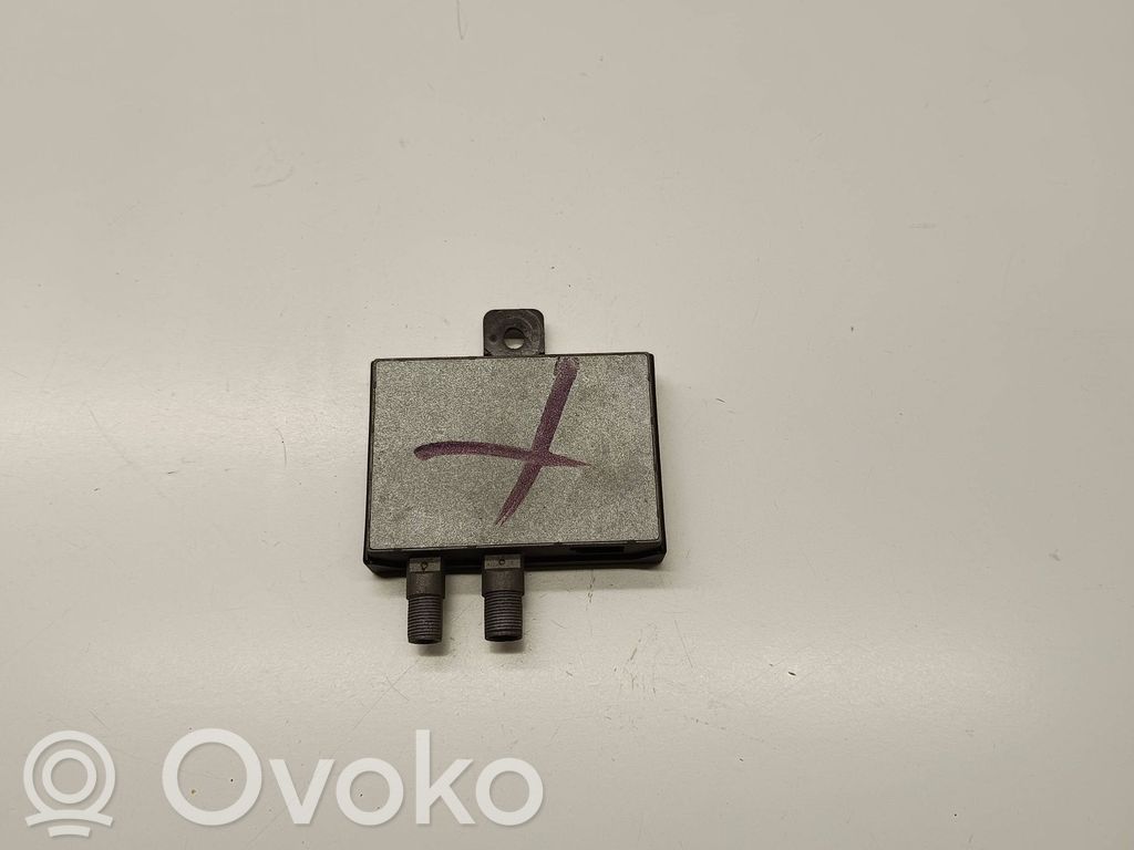 BMW 7 E38 Antenos stiprintuvas 