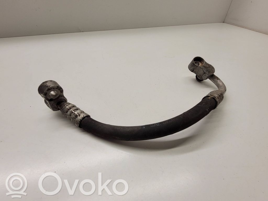 BMW 5 E39 Ilmastointilaitteen putki (A/C) 