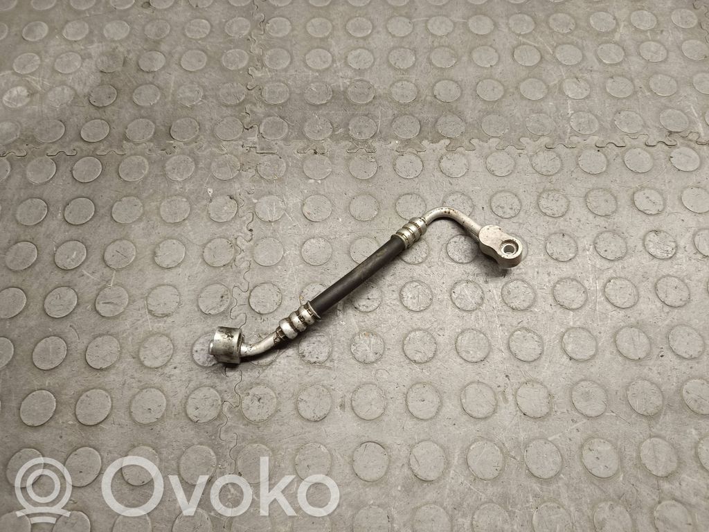 BMW 7 E38 Ilmastointilaitteen putki (A/C) 
