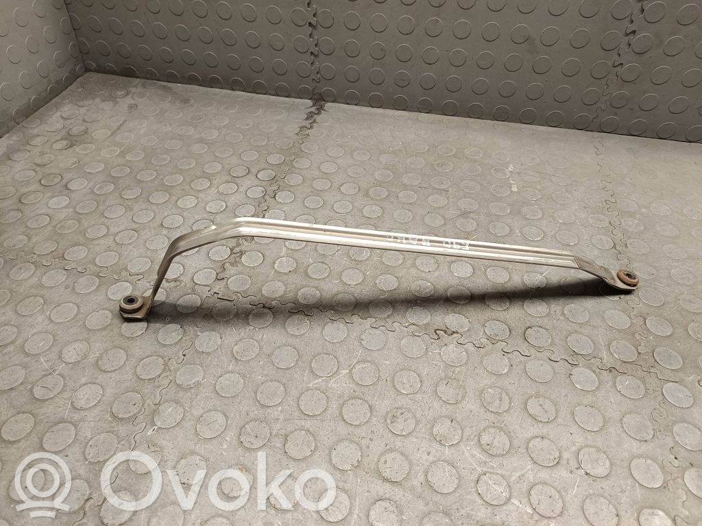Fuel tank mounting bracket   7195169