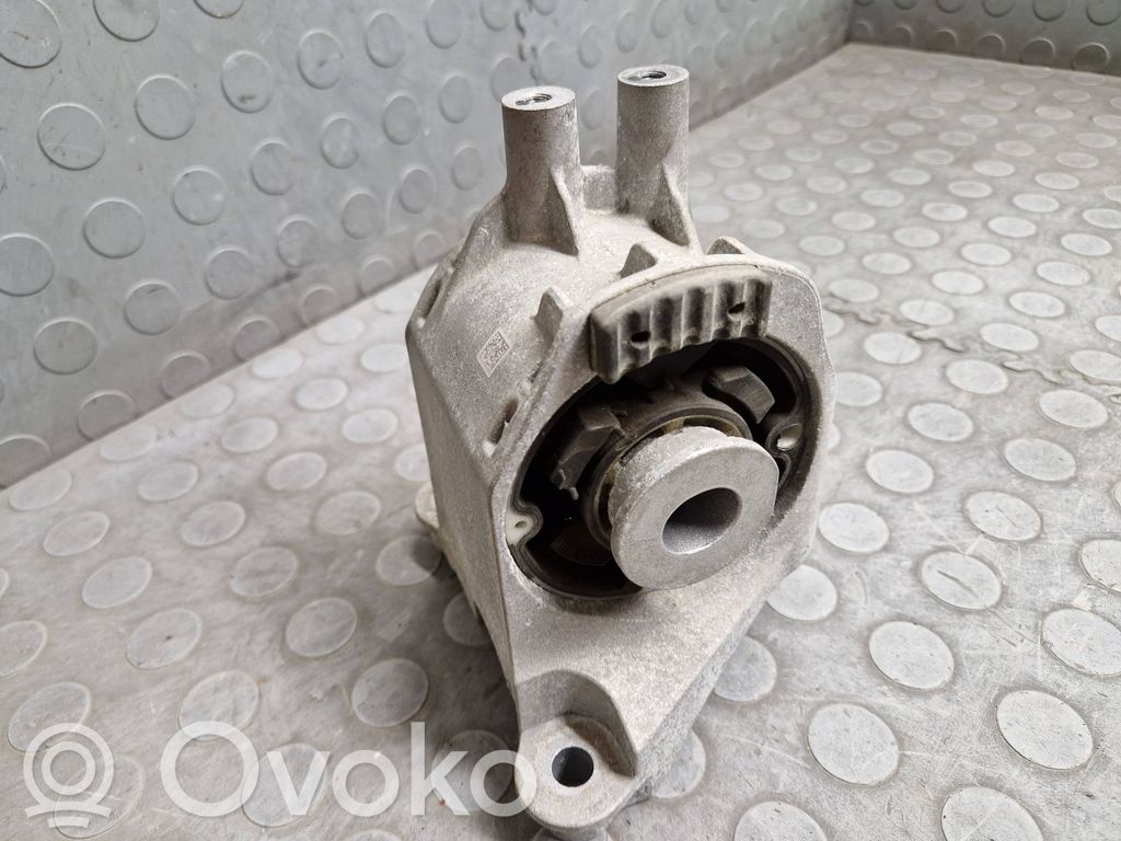 BMW i4 Engine mounting bracket 