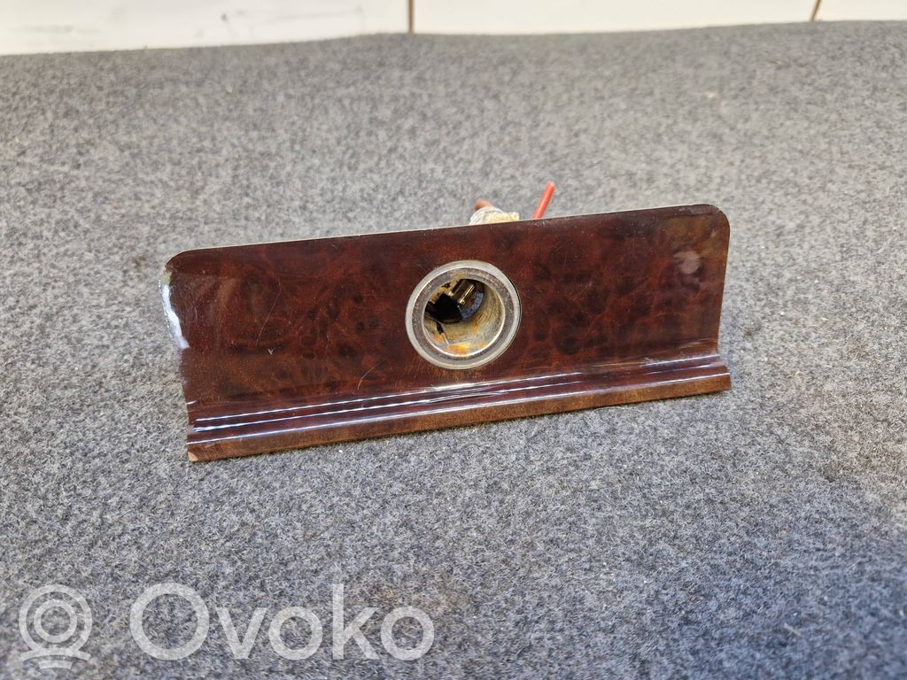 BMW 7 E38 Kita salono detalė 