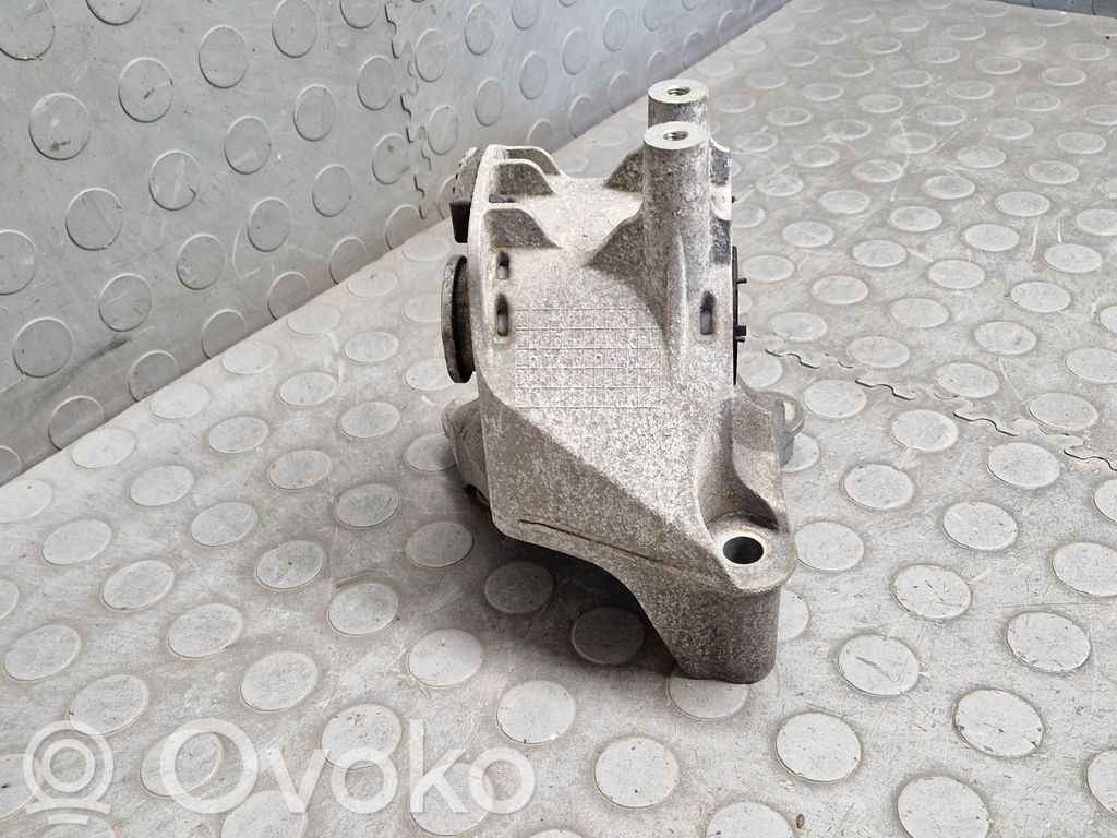 BMW i4 Engine mount bracket 