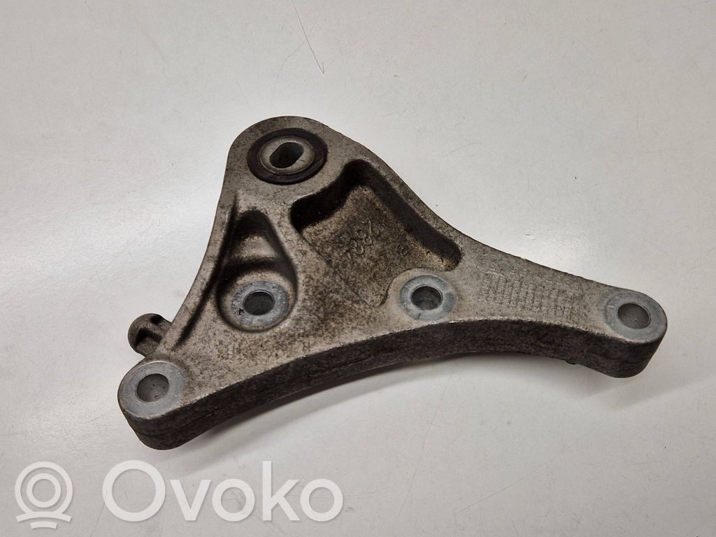 Buick Encore I Gearbox mounting bracket 