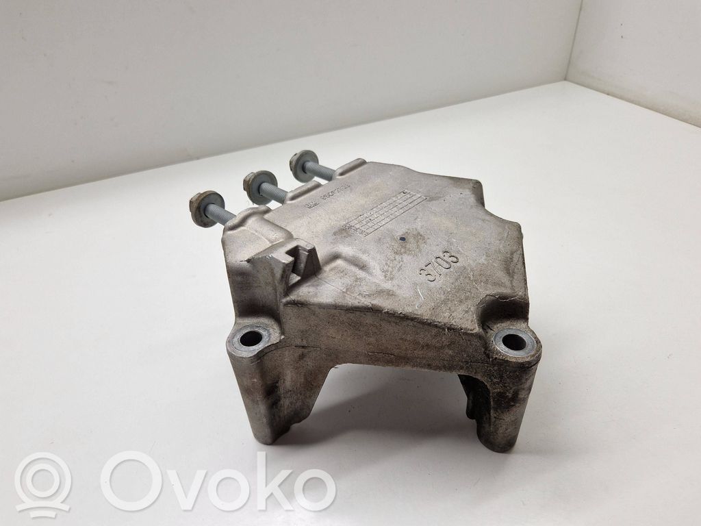 Buick Encore I Engine mounting bracket 