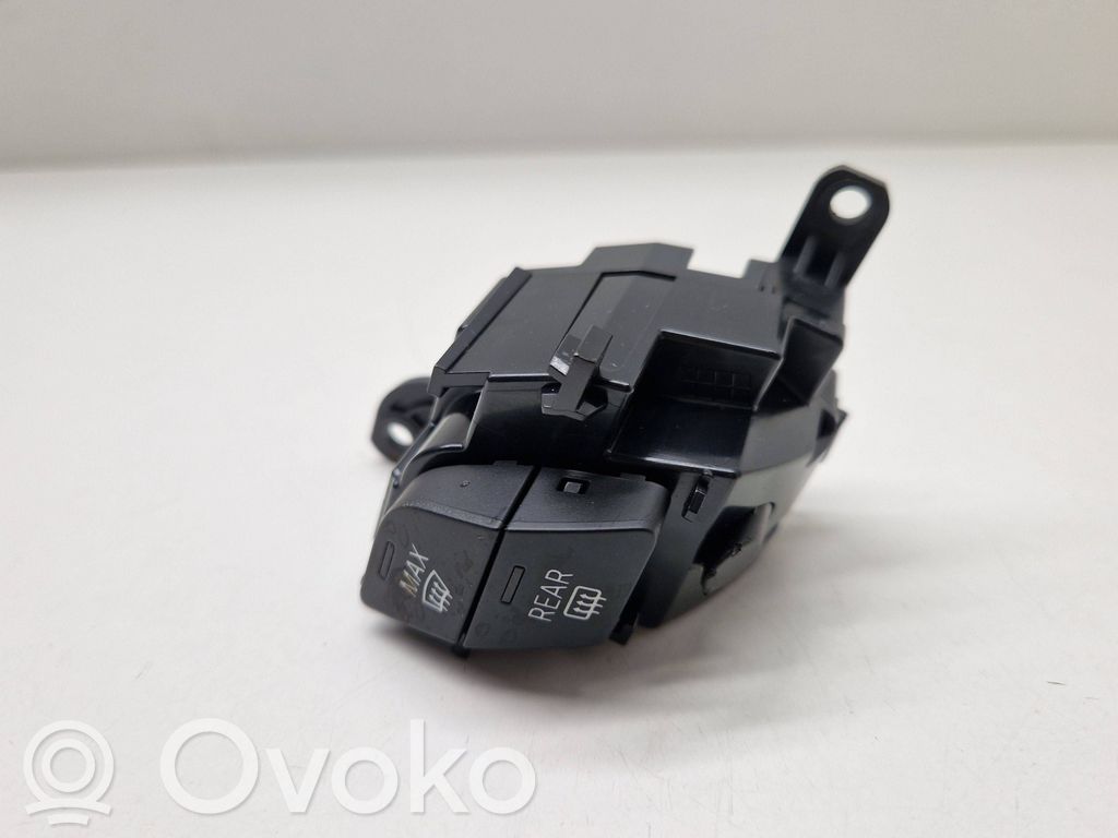 BMW 2 Active Tourer U06 Windscreen/window heater switch 