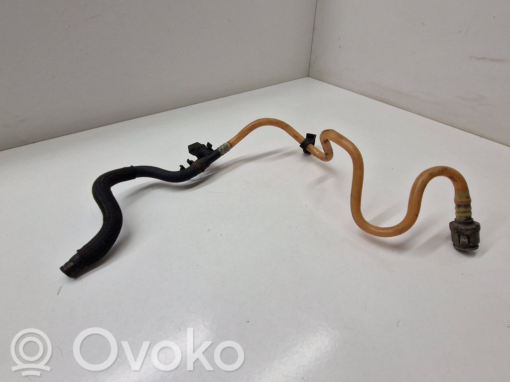 Fuel line pipe   7789305