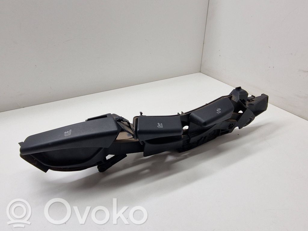 Seat control switch   8226307