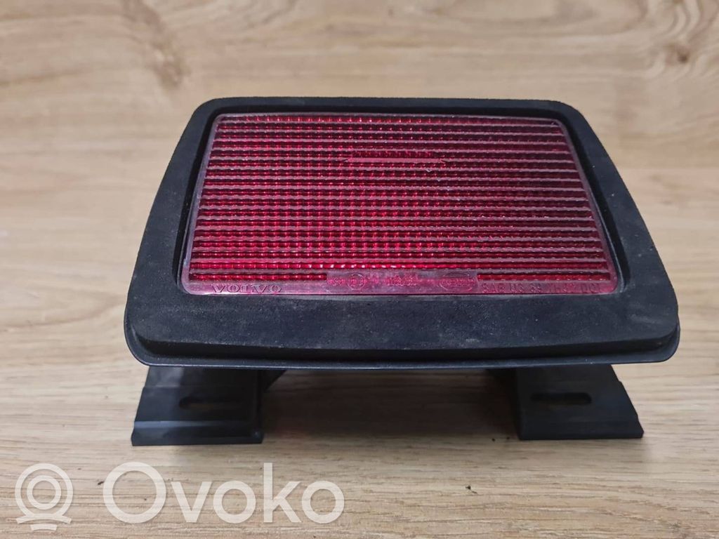 Third/center stoplight   9133562,3534079,013260