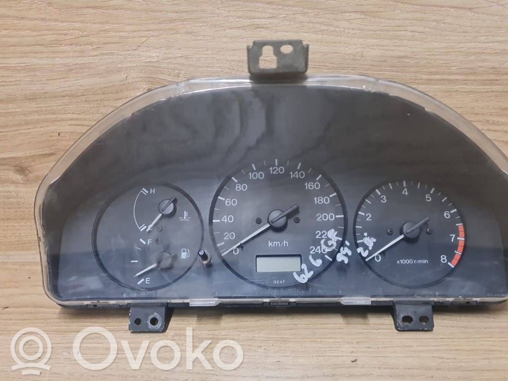 Mazda 626 Spidometrs (instrumentu panelī) 