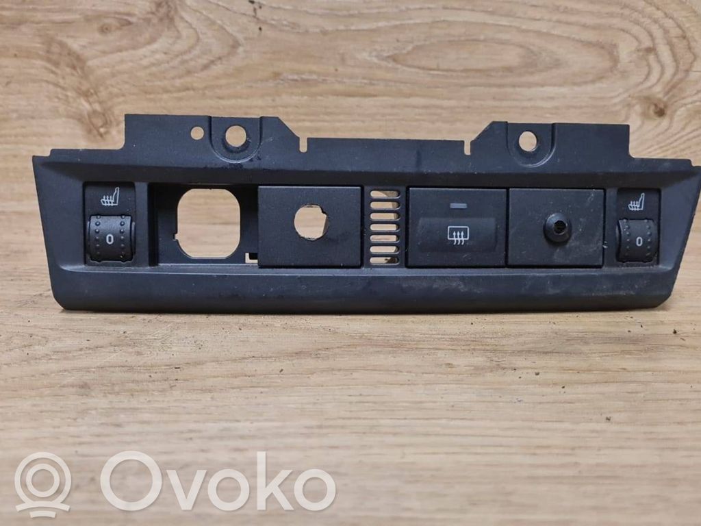 Ford Focus Bouton de dégivrage pare-brise 