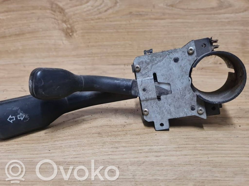 Audi 80 90 B3 Posūkių/ šviesų rankenėlė 