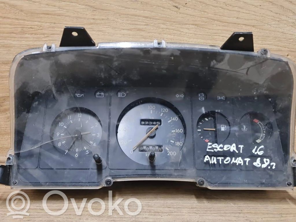 Ford Escort Geschwindigkeitsmesser Cockpit 