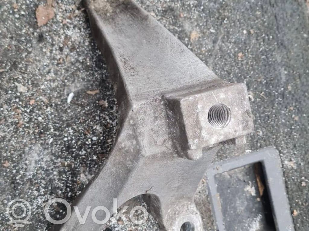 Volvo V50 Gearbox mounting bracket 