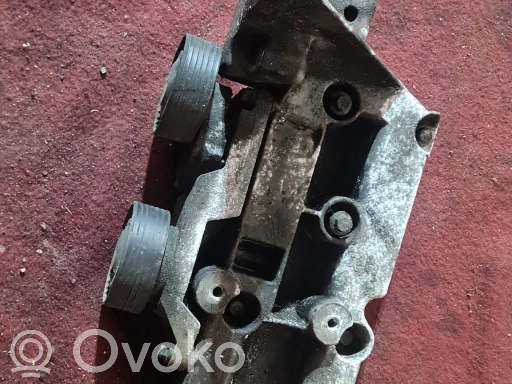 Engine mounting bracket   30757168