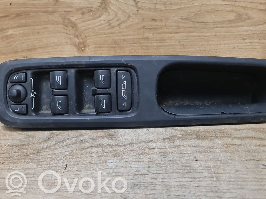 Electric window control switch   30773432,9466562