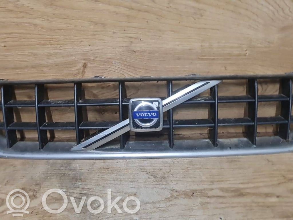 Volvo C70 Etupuskurin ylempi jäähdytinsäleikkö 