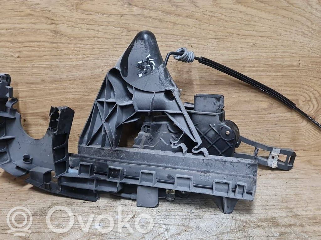 Volvo V50 Priekšpusē slēdzene 