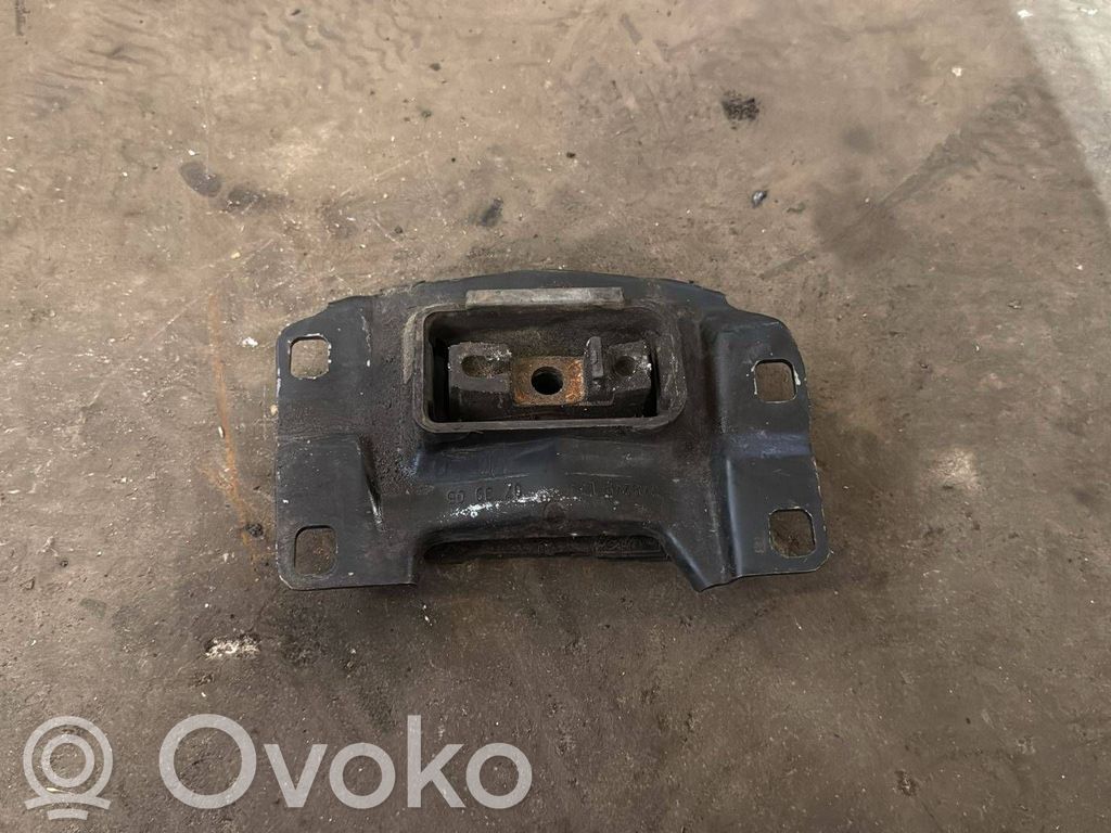 Volvo V50 Engine mount bracket 