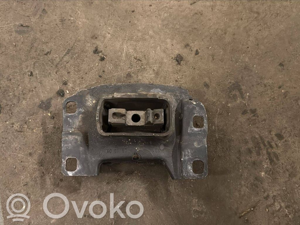 Volvo V50 Engine mount bracket 