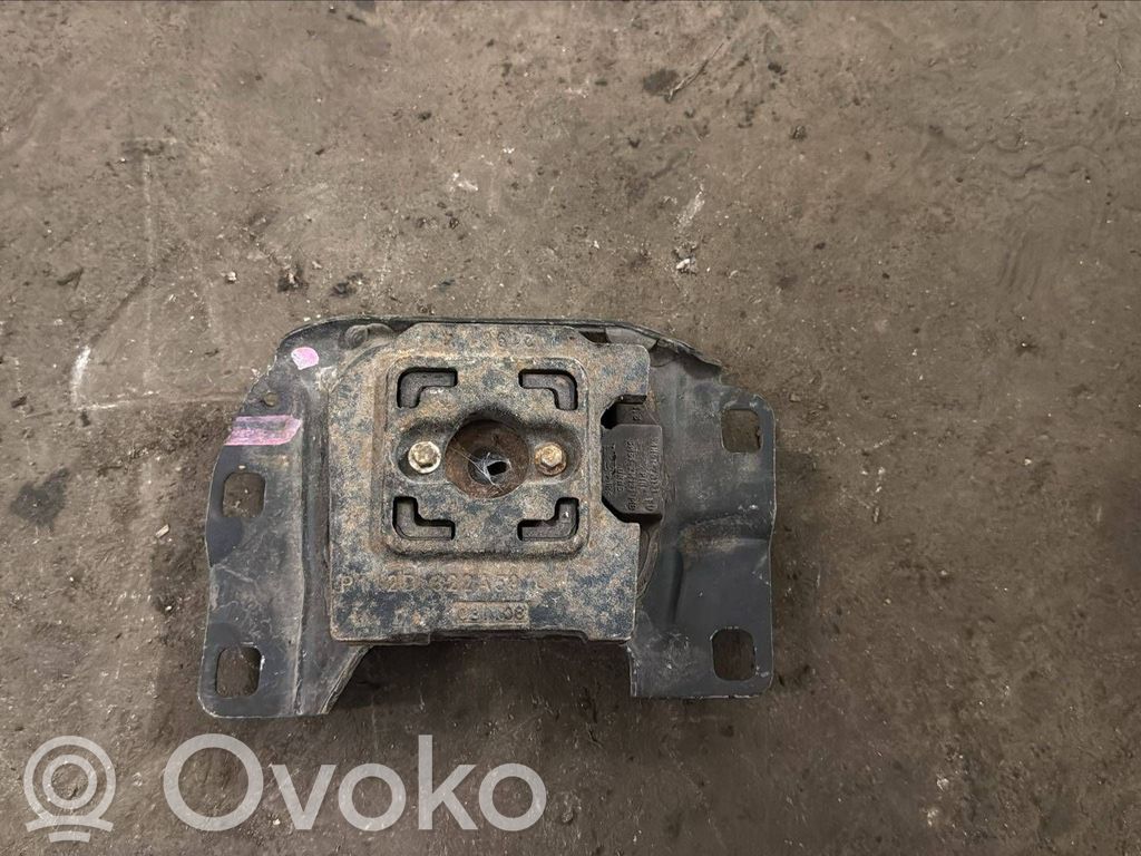 Volvo C30 Engine mount bracket 