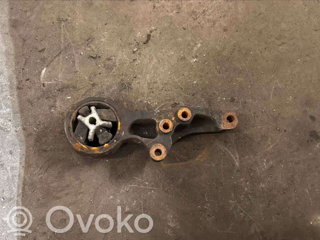 Volvo V50 Engine mount bracket 