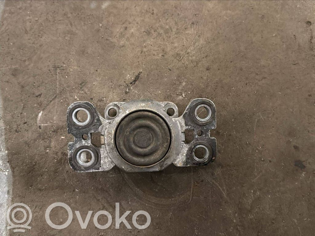 Engine mount bracket   6G927M121RF
