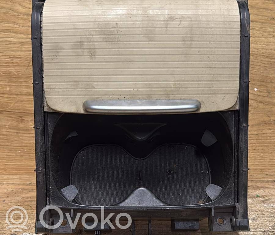 Volvo V70 Przedni uchwyt na kubek tunelu środkowego 