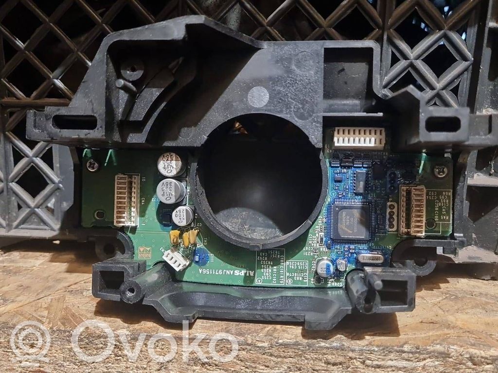Head unit multimedia control   30739632
