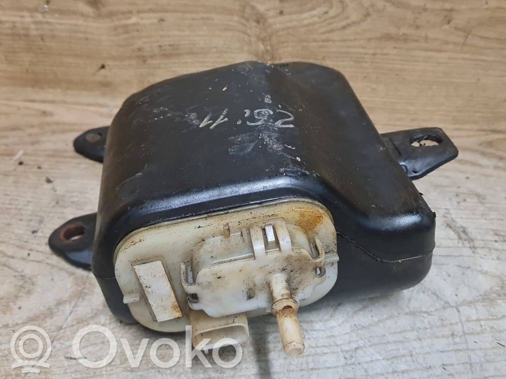 Volvo V50 Tuulilasinpesimen nestesäiliö 