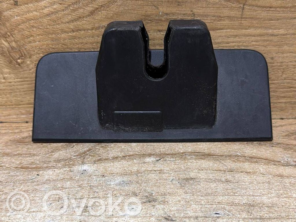 Volvo V70 Tailgate/boot lid lock trim 