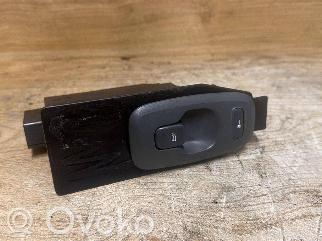 Volvo V70 Electric window control switch 