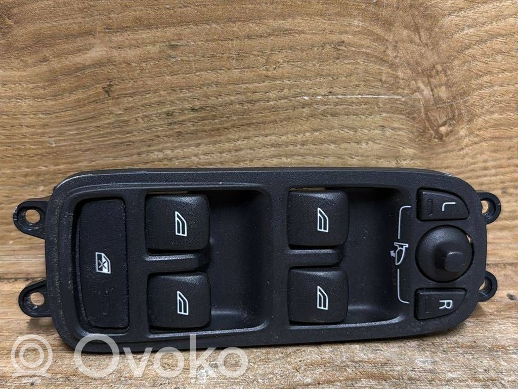 Electric window control switch   31343102,14W076