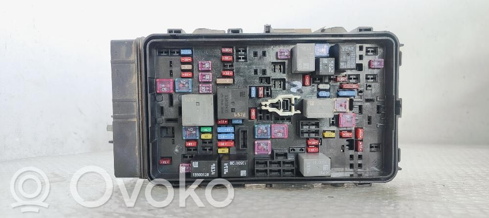 Opel Insignia B Fuse module 
