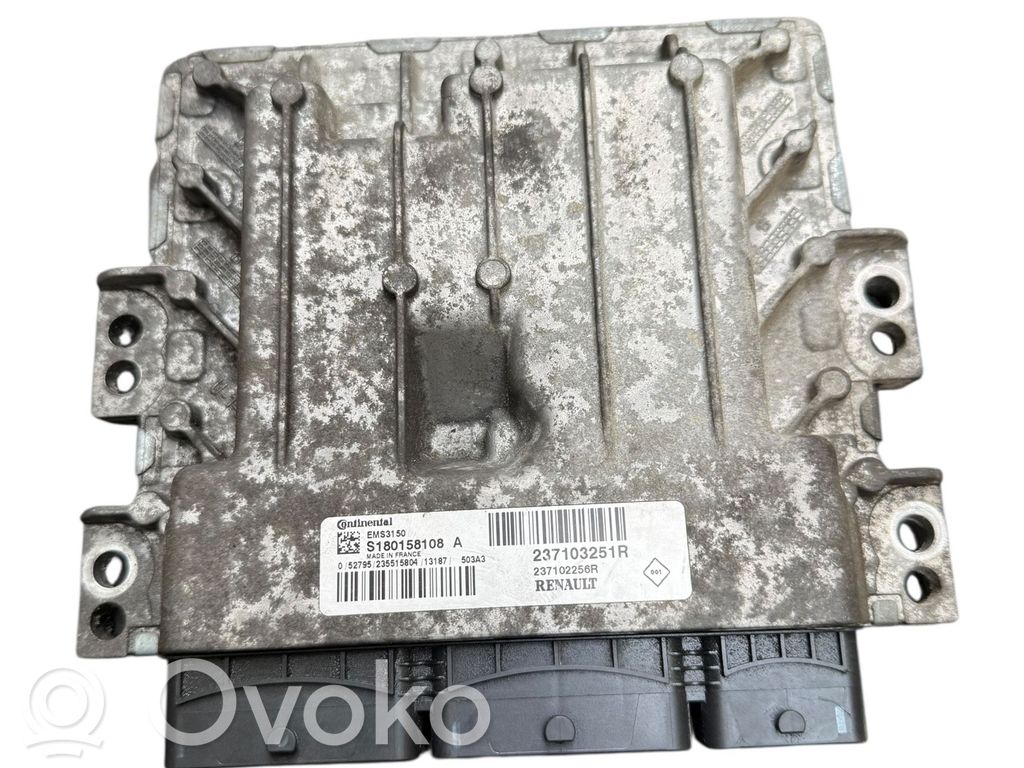 Renault Megane III Engine control unit/module 
