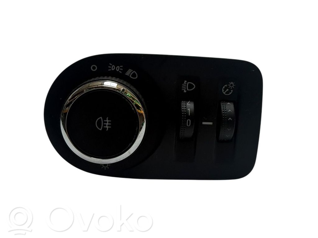 Light switch   13470443