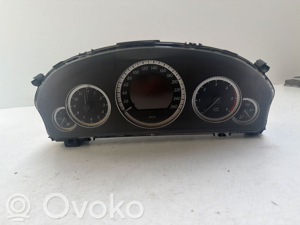 Mercedes-Benz E W212 Licznik / Prędkościomierz 