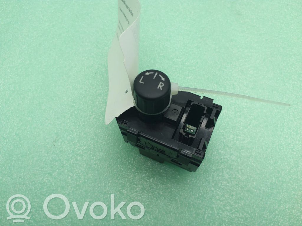 Subaru Outback Wing mirror switch 